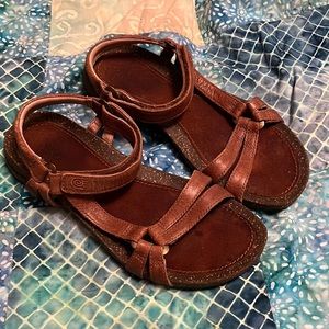 Women’s Leather Teva Sandals— 7.5